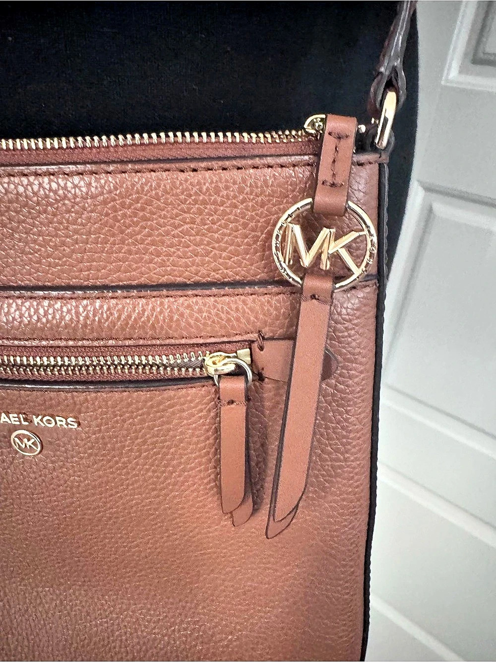 Michael Kors Jet Set Large Pebbled Leather Flat Crossbody Bag Brown - Picture 3 of 7